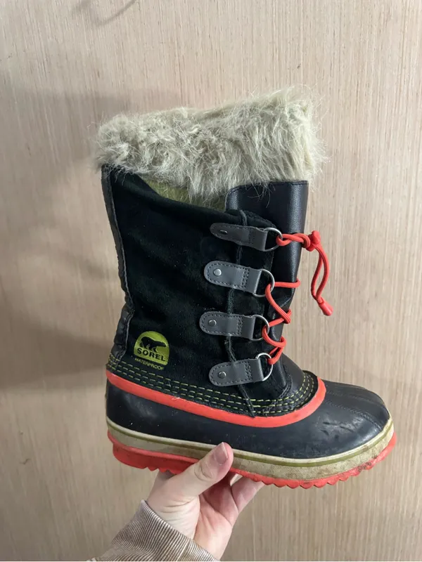 Women’s Sorel Black and Salmon Pink Snow Boots with Faux Fur Trim Size 6 - Image 2