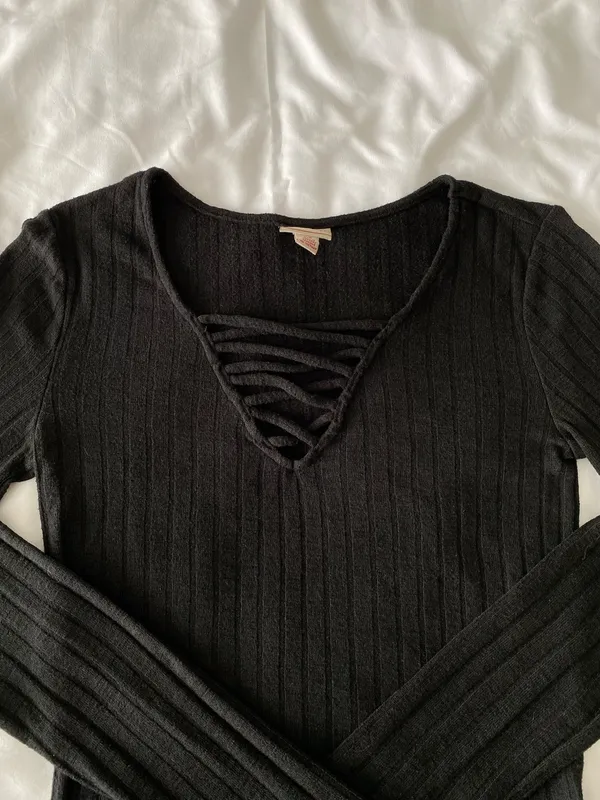 Black Lace-Up Long Sleeve Crop Top - Image 2