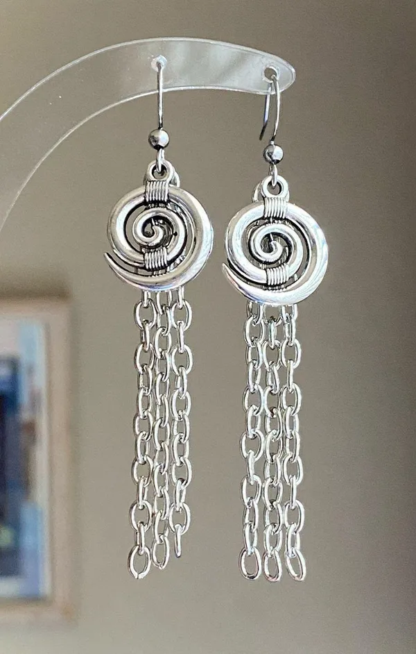 Handmade swirl/spiral chain dangle earrings🌀💚⭐️ - Image 3