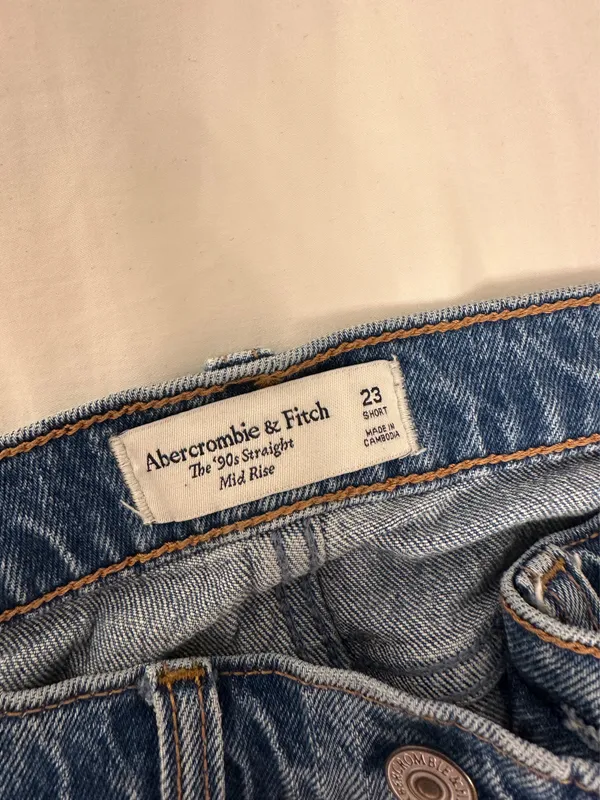 Abercrombie Mid-Rise Jeans 90s Straight - Image 4