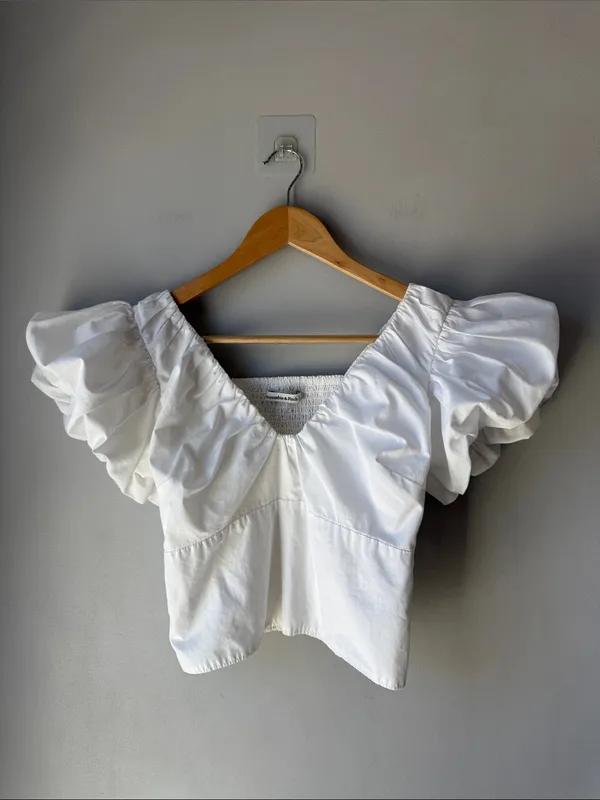Abercrombie & Fitch White Puff Sleeve V-Neck Crop Top - Image 2