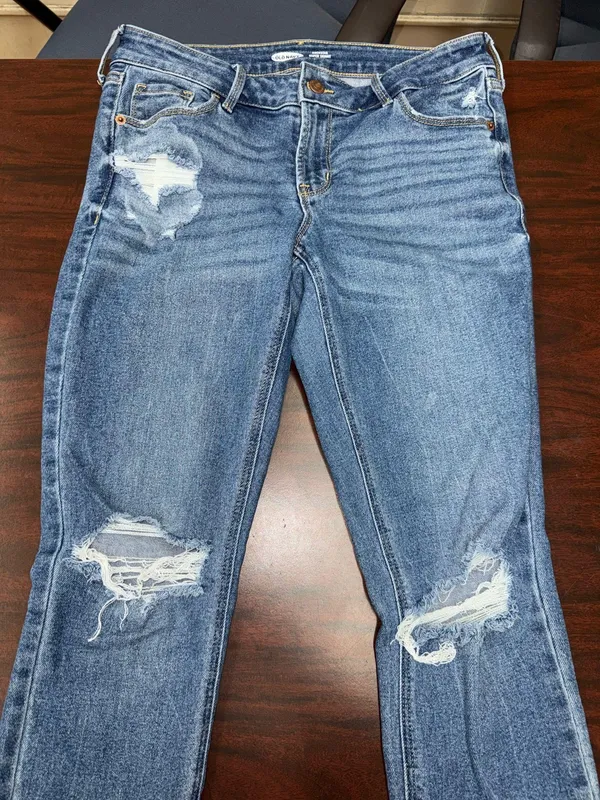 Old Navy Rockstar Low Rise Super Skinny Distressed Jeans Size 8 - Image 2