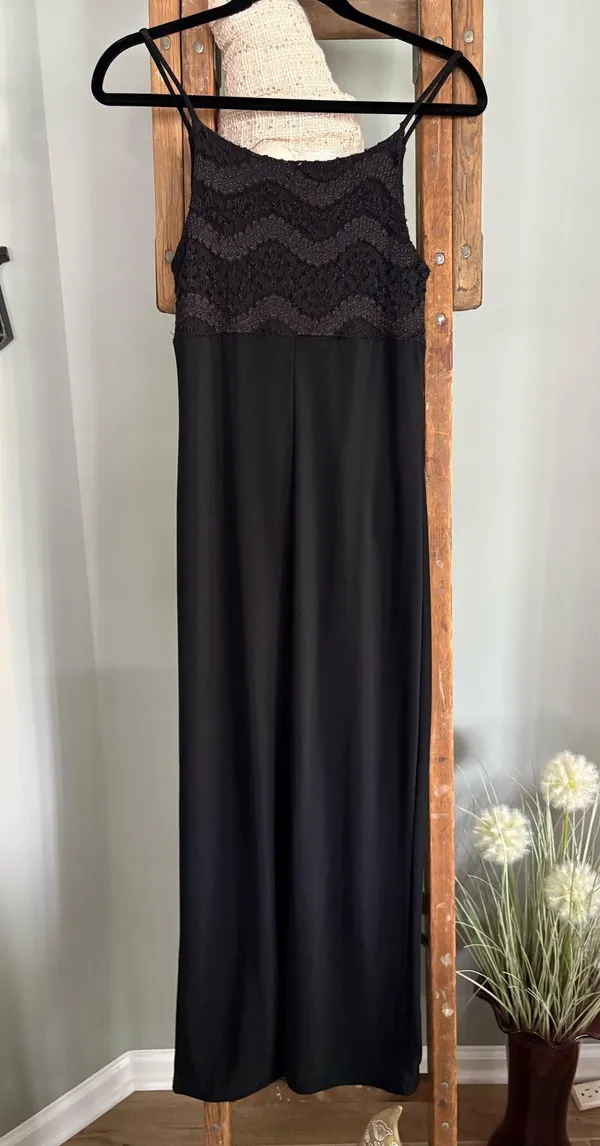 Planet love size medium, black maxi dress with lace top - Image 2