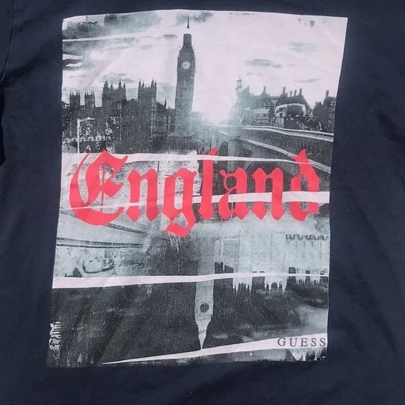 3/$25🍾🍾Guess England Graphic‎ Navy Blue Tee Shirt - Image 2