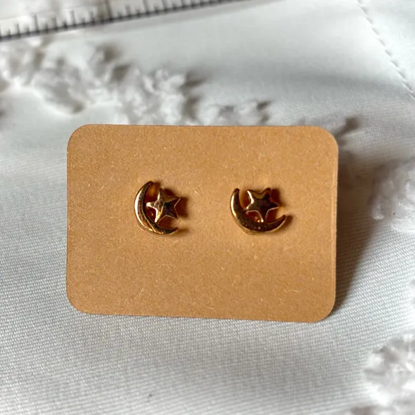 Moon and star stud earrings Gold - Image 2