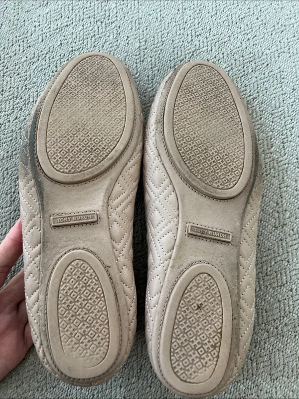 Tory Burch Beige Quilted Ballet Flats with Gold Logo - Image 5