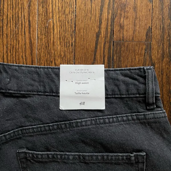 H&M Black Denim Shorts High-Rise - Image 4