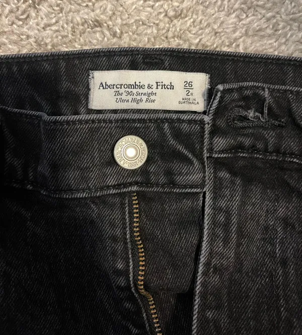 Abercrombie Ultra High Rise 90s Jeans - Image 4