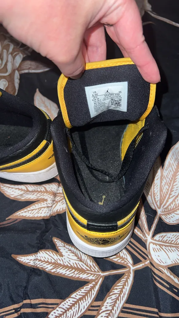 Nike Air Jordan 1 Low Youth 6.5 Black & Yellow(Women’s 8) - Image 3