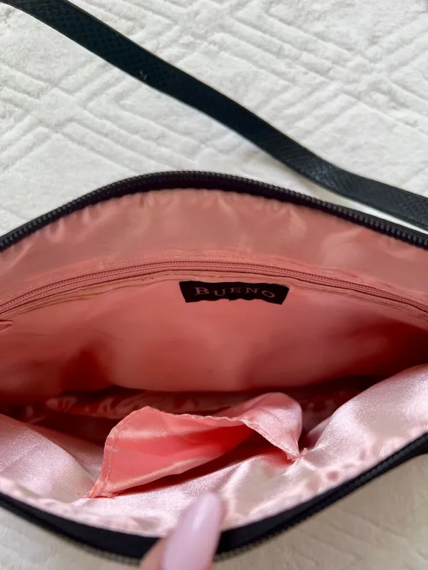 bueno black purse with detachable black and pink straps - Image 3