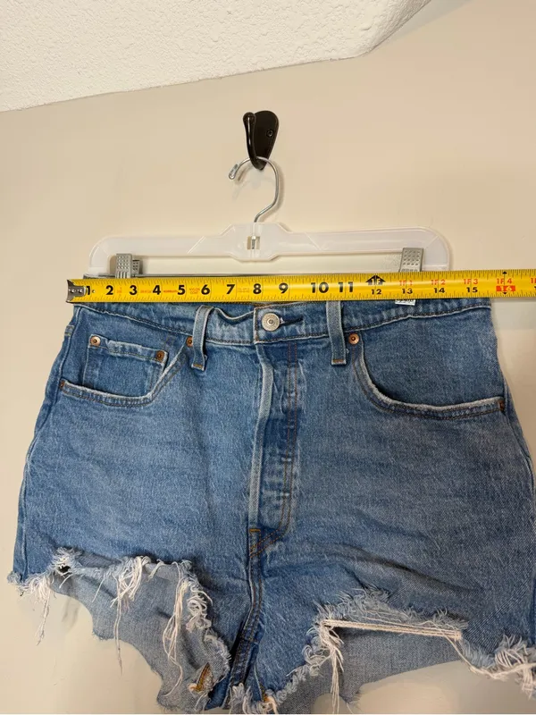 Levis 501 Distressed Cut Off Denim Shorts Womens 31 High Rise Festival Shorts - Image 5