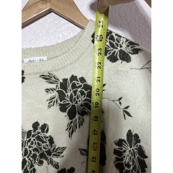 Skylar + Jade Sweater Women Medium Cream Gray Floral Knit Long Sleeve Sèzane - Image 7