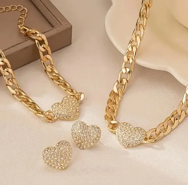 Sparkling Gold Heart Jewelry Set - Image 2