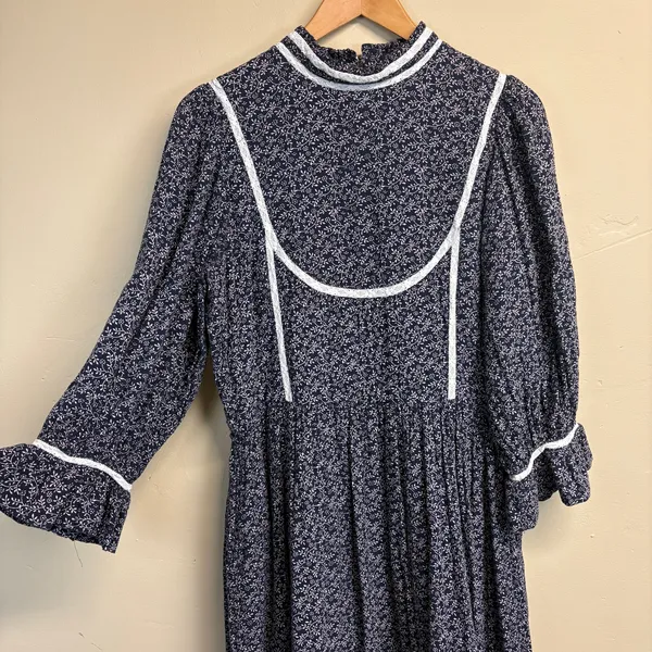 Anthropologie Meadows Amaryllis Blue White Floral Peasant Boho Dress Size 6 - Image 4