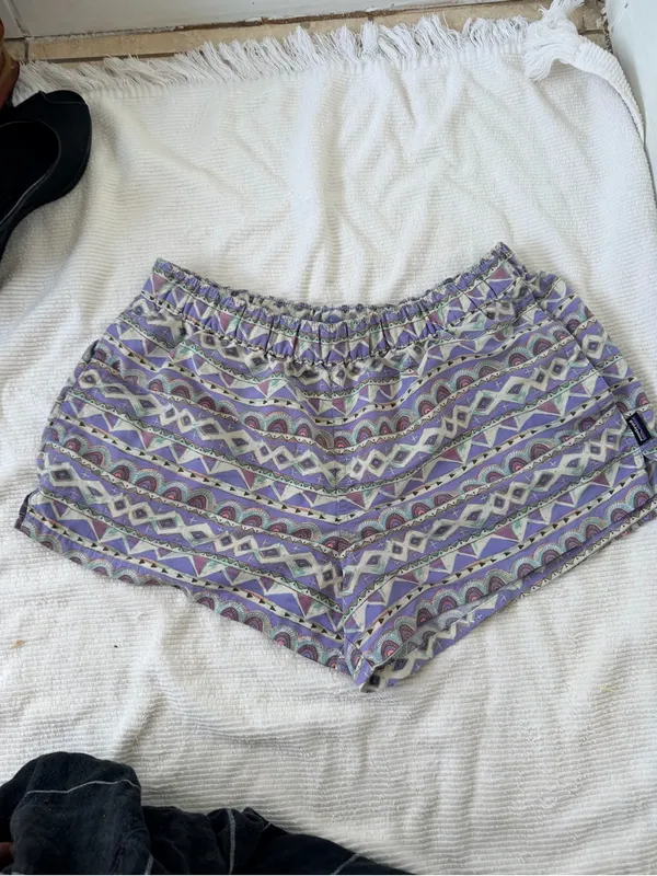 Patagonia summer vtg Barely Lavender and White Tribal Swim Shorts - Image 9