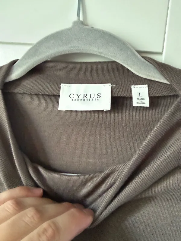 Short Sleeve Mock Neck Brown - Image 3