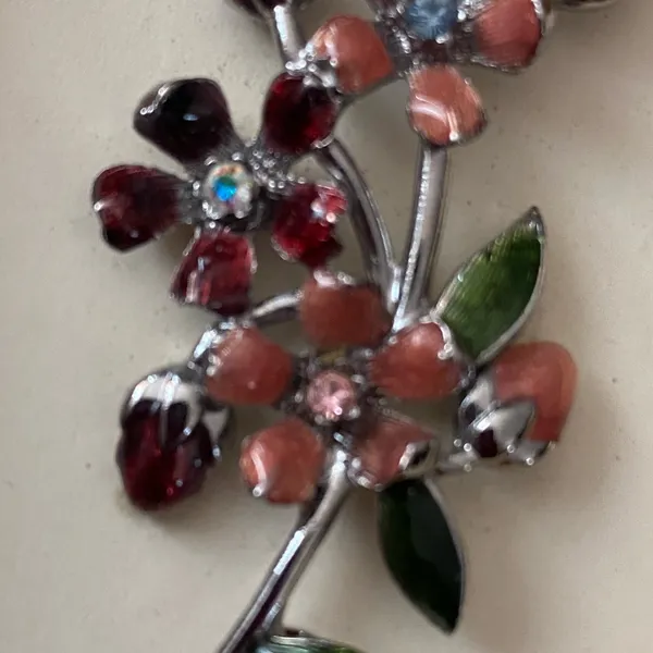Vintage Liz Claiborne Brooch Pin Floral Flowers Red Pink Green In Box 2”H X 1”W - Image 4