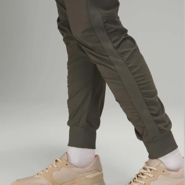 Lululemon Beyond the Studio Jogger Grey Sage size 2‎ Athleisure on the go Gorp - Image 8