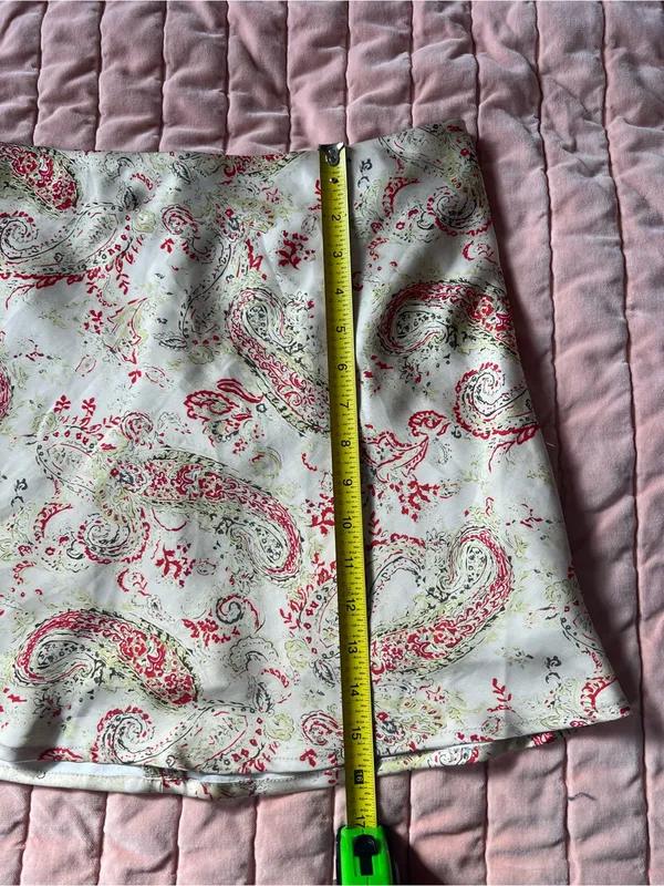Isalis Paisley Print Cream Satin Mini Skirt Chic Size Small - Image 6