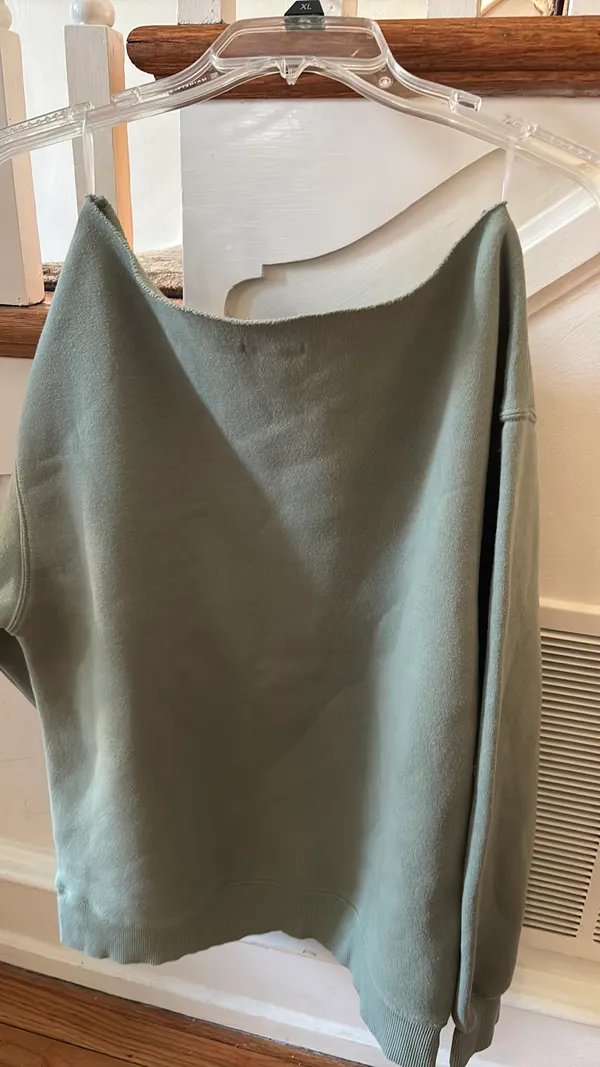 Target Sweatshirt off shoulder - Image 3