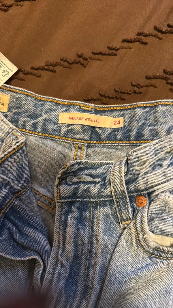 Ribcage Wide-Leg Levi’s - Image 3