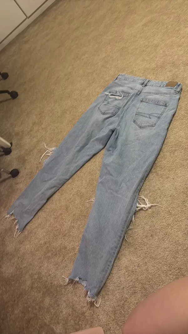 American Eagle Jeans - Image 3