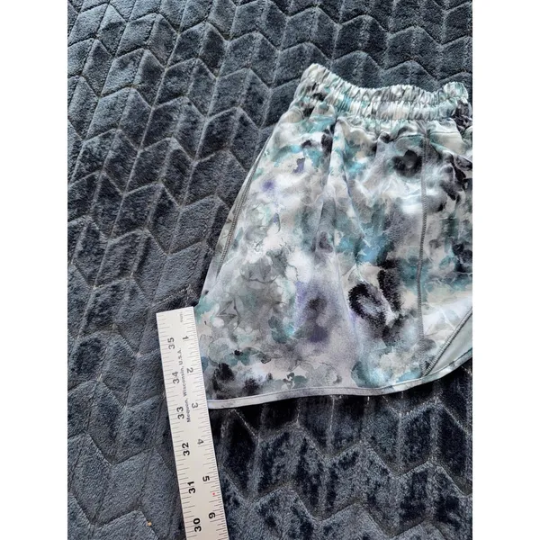 Lululemon Hotty Hot Low-Rise Lined Short Kaleidofloral Multi/Blue Cast Size‎ 6 - Image 8