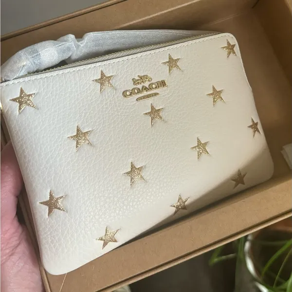 Authentic COACH Leather glitter stars wristlet and 2 charms set in box 🎁 - Image 4