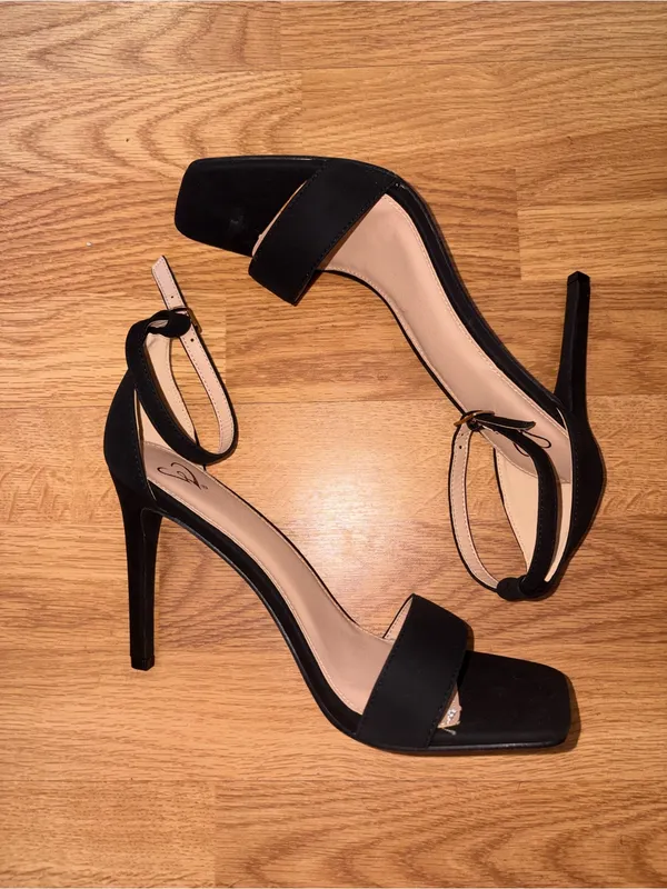 NIB-Windsor BOBO-2 heels with ankle strap - Image 3