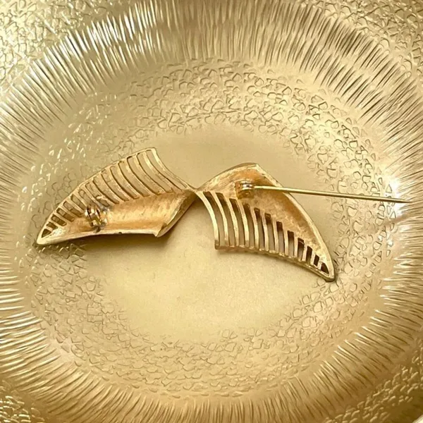 Vintage gold tone brooch - Image 6