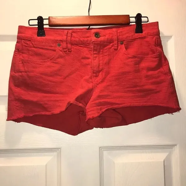 Madewell 2” inseam red denim shorts - Image 2