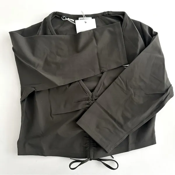 Gymshark L Ruched 3/4 Sleeve Crop Top - Image 3