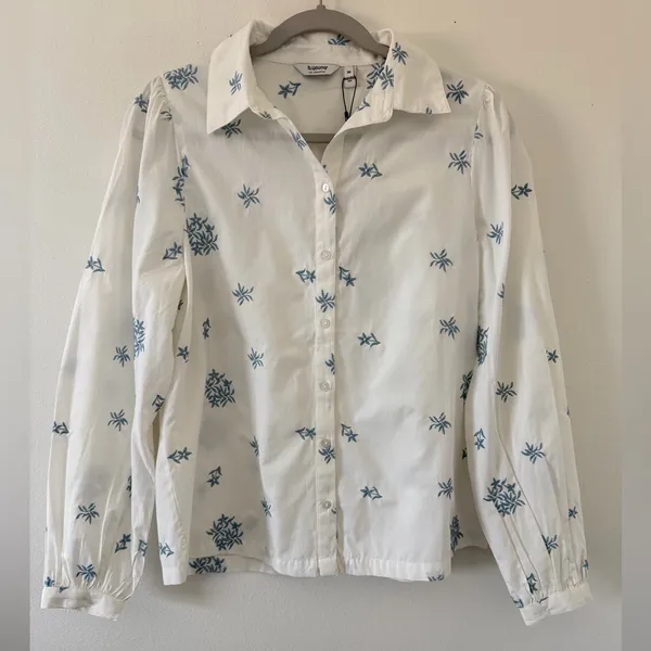 Nordstrom NWT B. Young Hasel Preppy Classic Minimalist Floral Embroidery Button down small - Image 5
