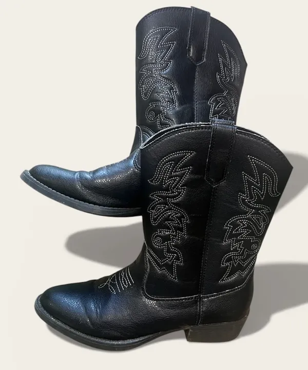 Size 3 Black leather cowboy boots with white stitching Used Like New Condition, Offers Welcome #western #cowboyboots #431 - Image 2