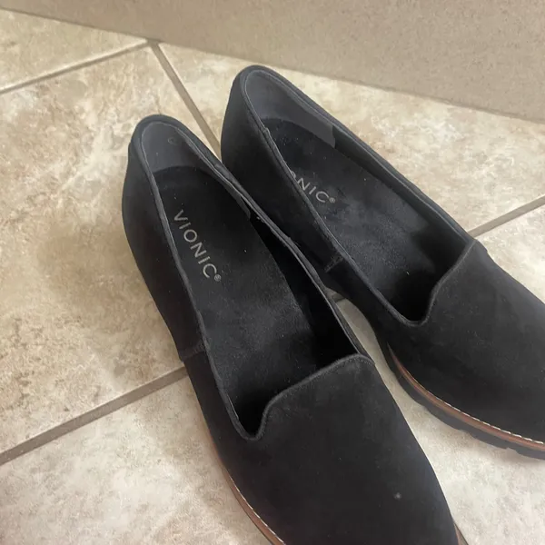 Vionic Willa Wedge Black Suede Water Repellent Loafers Womens 9.5 shoes casual - Image 2