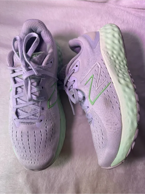 New Balance White Shoe with Neon Green Accents - Image 5
