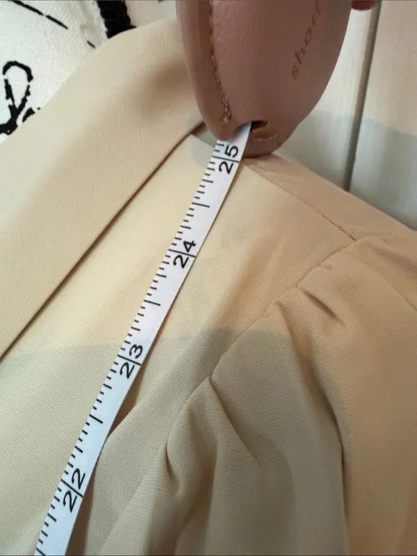 BloomChic Beige Button - Image 10