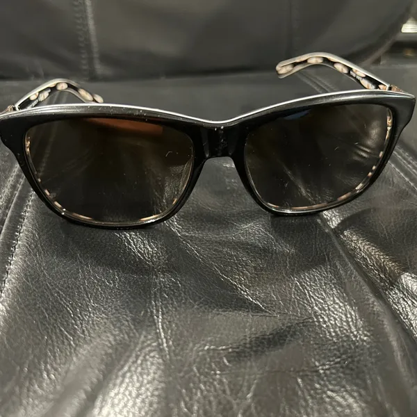 Tory Burch Black Sunglasses with Tortoiseshell Temples includes Tory Burch case - Image 2