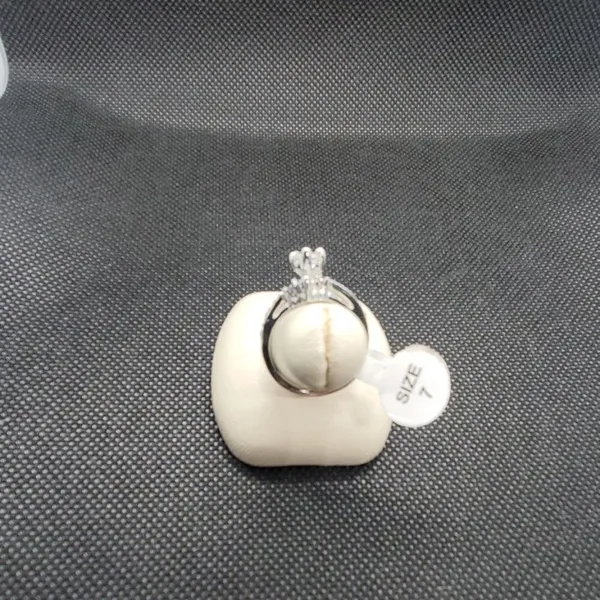 NWT Gorgeous Sparkly Silver Cocktail Ring - Image 4