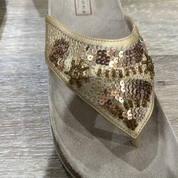 Arizona Jeans NWOT the original bamboo size 8 sandals. - Image 3