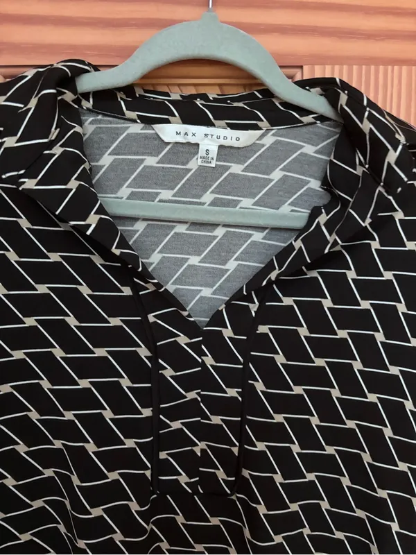 Max Studio Black and White Geometric Dress - Image 4