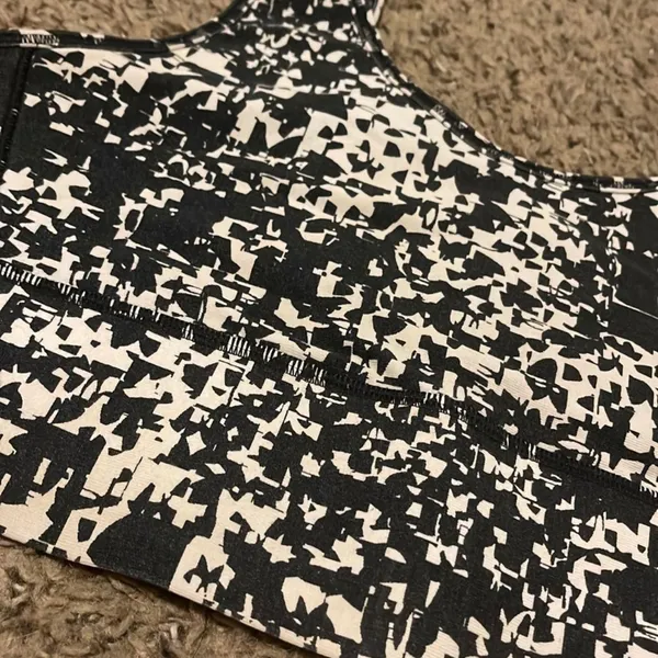 Under Armour sports bra, size medium, slight fading - Image 2