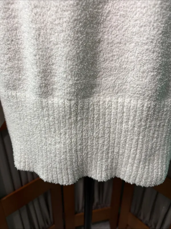Cozy Women's Cream Bouclé Crewneck Sweater - Image 9