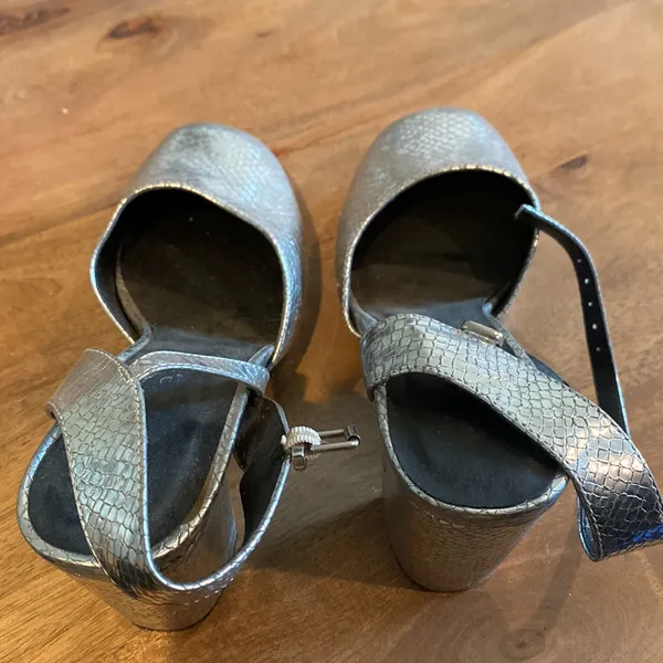 Silver Women's Platform Heels Size 9 - Image 2