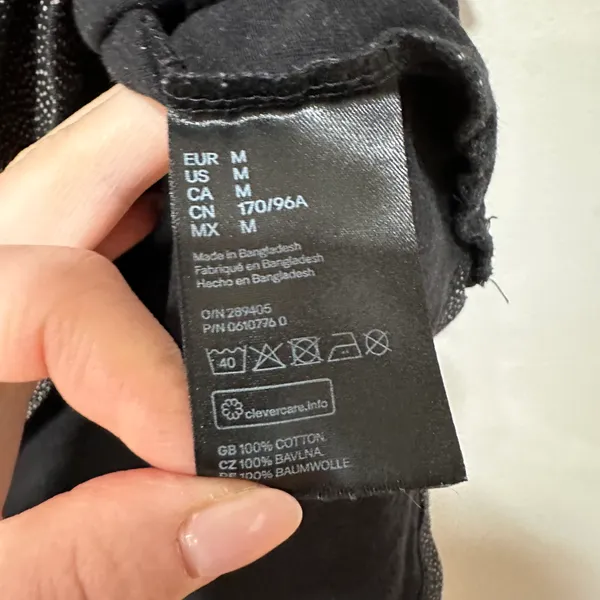 basic top  Size Medium - Image 5