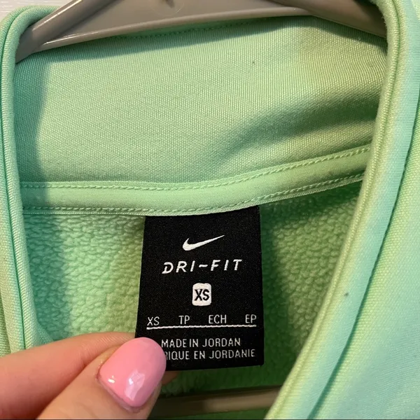 Nike Therma Half Zip Graphic Training Crew Pullover Mint Green - Image 7