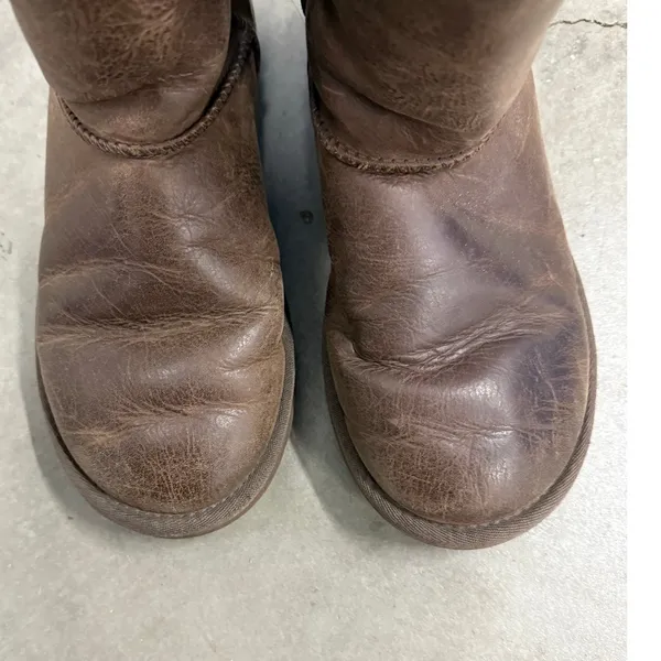 UGG Classic Short Leather Boot Women’s size 6‎ Winter Ski - Image 6