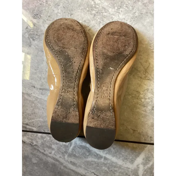 Tory Burch Reva Ballet Flats Tan Patent Leather Logo Medallion Beige Womens 7.5M - Image 4