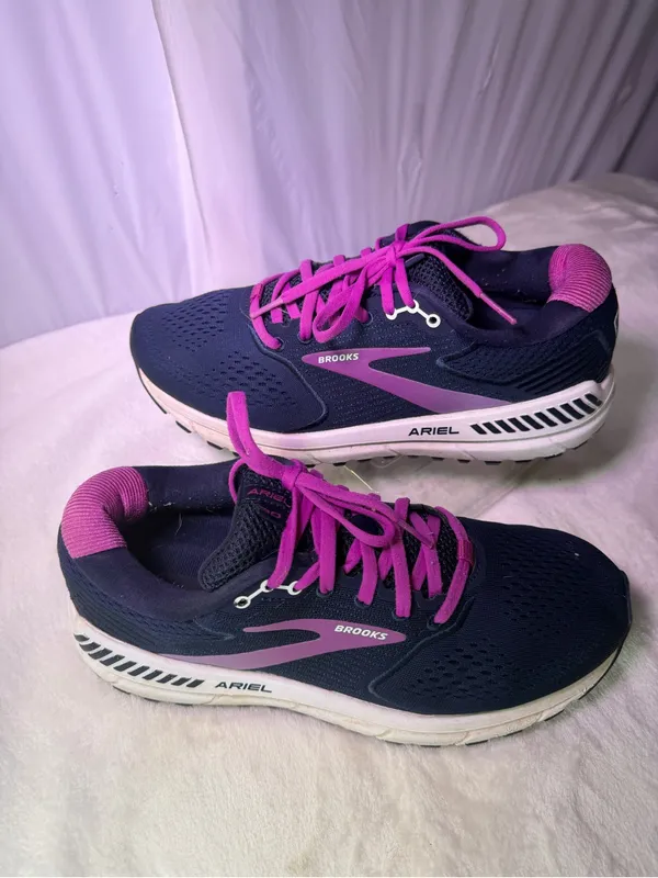 Brooks Ariel Women's Running Shoe - Navy with Pink Accents - Image 3