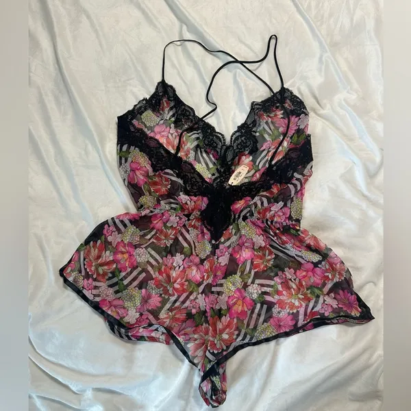 🆕 BNWT Victoria’s Secret sleepwear slip/short size L - Image 3